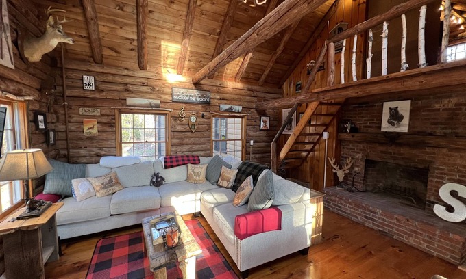 Wardsboro Cabina | Authentic Rustic Log Cabin minutes from Mount Snow and Stratton
