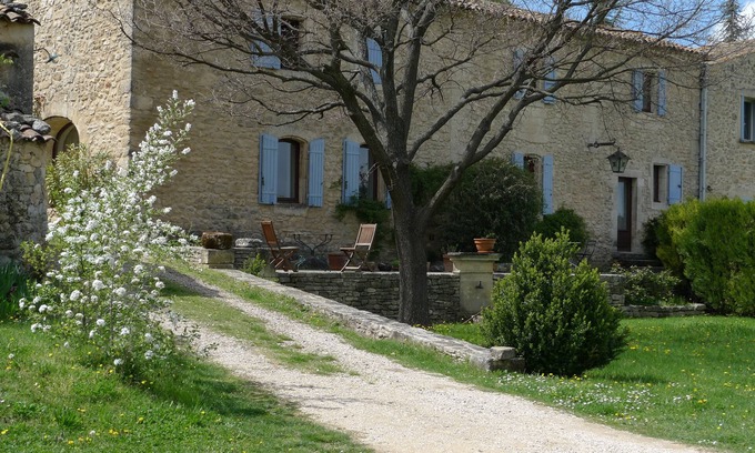 Lacoste Casa | MAS piedra auténtica en el corazón de Luberon, Vista piscina, Barbacoa