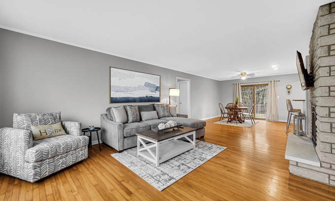 Merrillville Casa | AVAIL 12/12 - Merrillville condo hospitals & shops