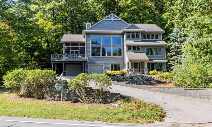 Glen Arbor Casa | Available All Year Round- Gorgeous Home with Private Access to Glen Lake