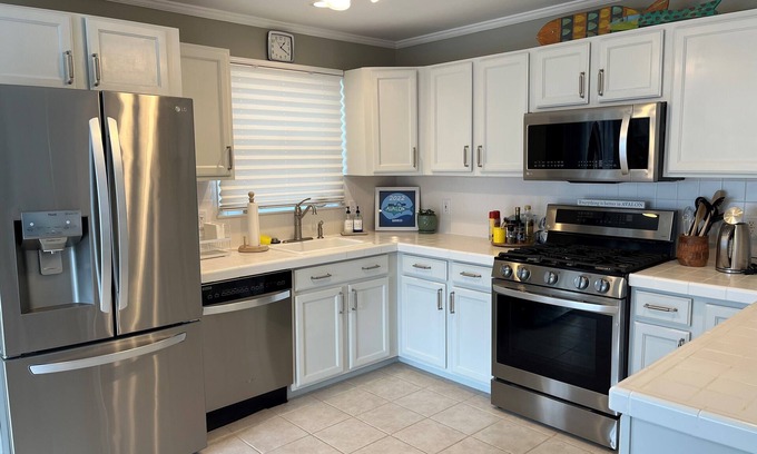 Avalon Casa | Avalon 3BR Bayside Retreat: Sleeps 7, Large Porch, Outdoor Shower & Grill