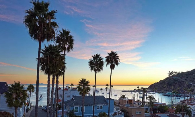 Avalon Apartamento | Avalon's Charm – Spacious Room Near the Beach, Perfect Travel Destination!