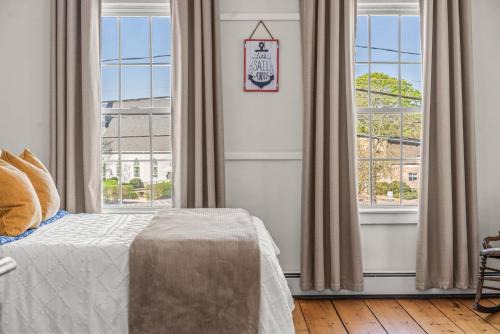 Mystic - New London Casa | Avery Townhome 3BR Historic Home Near Mystic Seaport