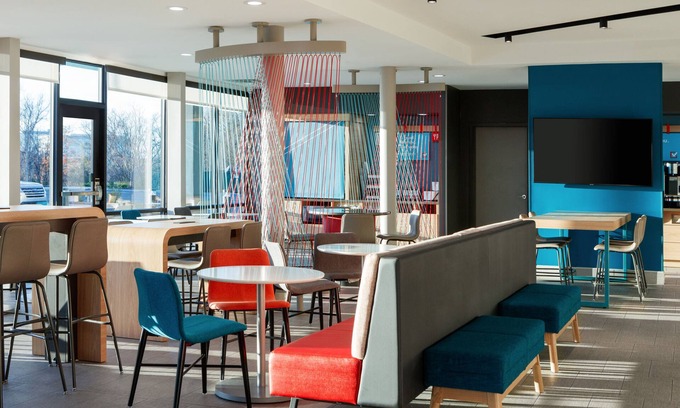 Traverse City Hotel | avid hotel Traverse City by IHG