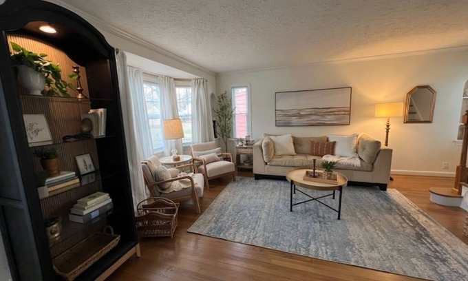 Avon Lake Casa | Avon Lake - Recent Remodeled & Spacious Charming 2BR Beach Home