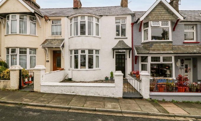 Borth-y-Gest Casa | Avondale