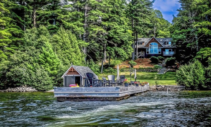 Baysville Cabaña | Award Winning View on Lake of Bays, 3 bdrm 3 bath 4 season cottage!