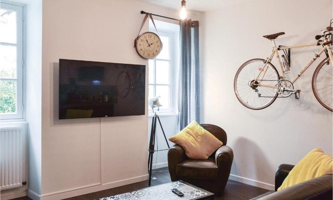 Saumur Apartamento | Awesome apartment in Saumur with 1 Bedrooms and WiFi