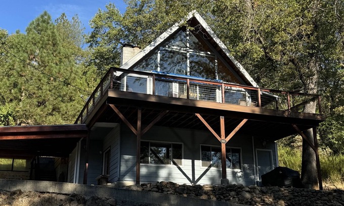 Lakehead Casa | Awesome Family Lake House, Big Deck, Game Room - Shasta Lakeshore Retreat #17