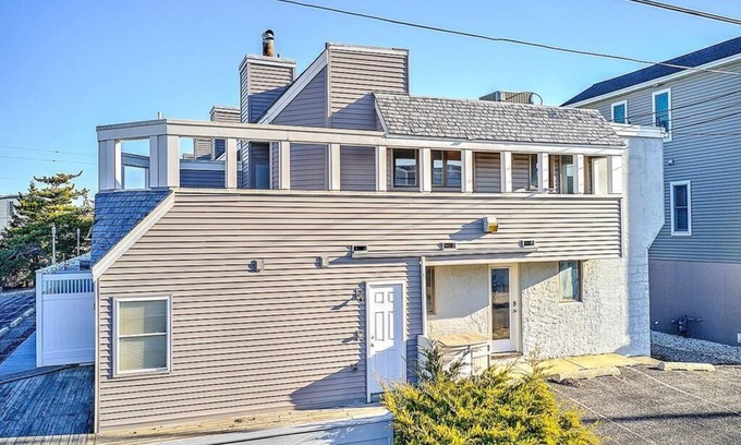 North Beach Haven Condominio | Awesome home in Brighton Beach with 2 Bedrooms, Internet and WiFi