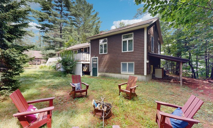 Sunday River Area Chalet De Esquí | Awesome mountain chalet with a hot tub, fire pit, and room for the whole family