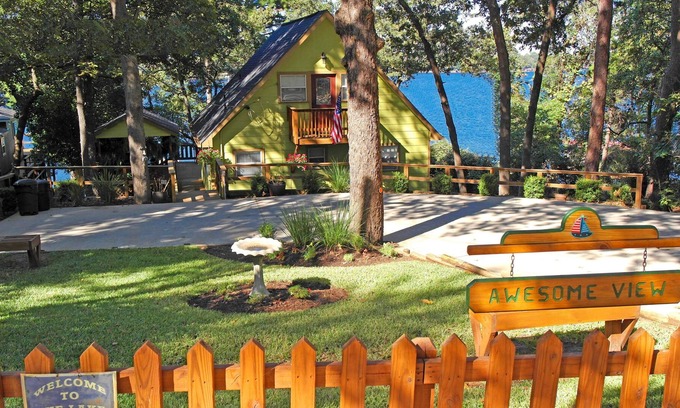 Crockett Casa | Increíble casa frente al lago con enormes cubiertas y tus propios kayaks.