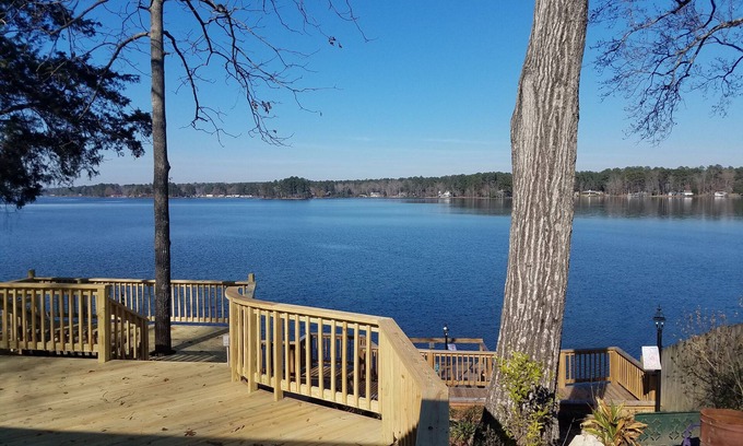 Wetumpka Casa | IMPRESIONANTE vista en la propiedad frente al lago w / cubiertas y muelle en el lago Jordan