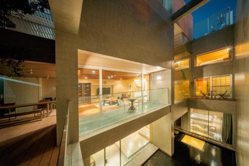 Higashiazabu Casa | Azabu Modern House The Tokyo Tower can be seen from the villa 500m2