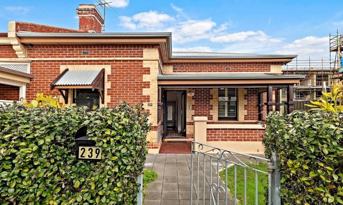 Adelaide Central Business District Casa | Azami - Charming Gilbert Cottage