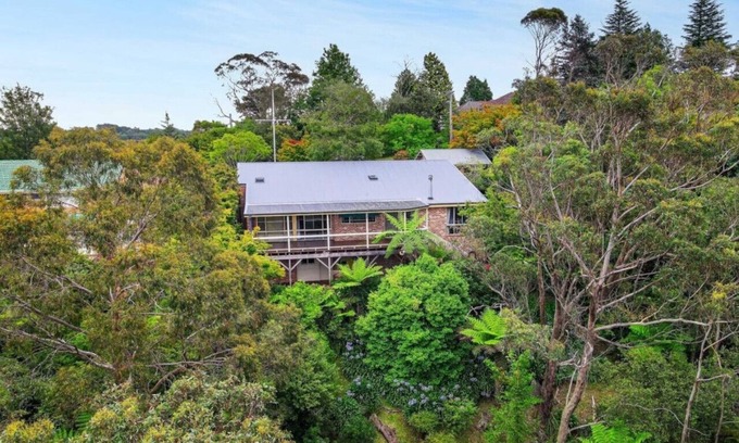 Wentworth Falls Casa | Azimuth - Spacious Family Retreat with City Views