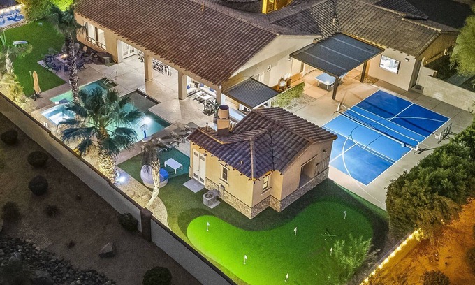 Rancho Santana Casa | Azul es una delicia. Con más de 4,000 pies cuadrados y 5 habitaciones, 5. 5 baños.
