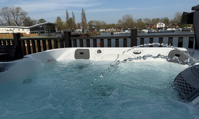 Great Billing Cabina | Azure Horizons - Retreat Hot Tub Glamping Pod 04