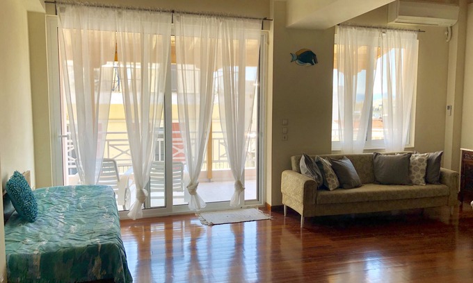 Loutraki Apartamento | Amplio y lujoso apartamento de dos niveles.