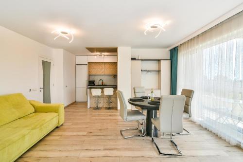 Varna Apartamento | Azure View 2BR Luxury Apartment - free parking