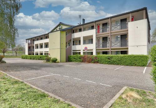 Clermont-Ferrand Hotel | B&B HOTEL Clermont-Ferrand Le Brézet Aéroport