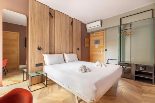 San Vincenzo Hotel | B&B Hotel Genova City Center