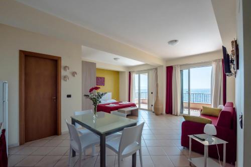 Santa Teresa di Riva Cama Y Desayuno | B&B La Sirena