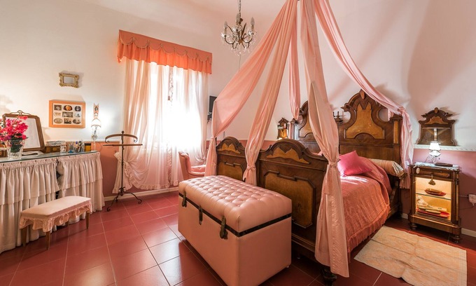 Leni Cama Y Desayuno | B&B Villa Pittorino: Mariella Room in Salina cir 19083037C100309