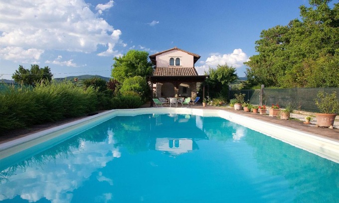 Assisi Cama Y Desayuno | B&B With Pool and View of Assisi