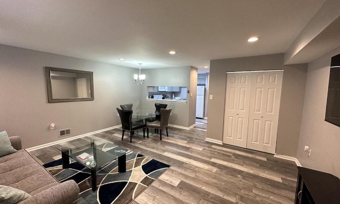 Baltimore Apartamento | B-more 4 Less! 2Br Peaceful & Pet Friendly Condo Near Everything!