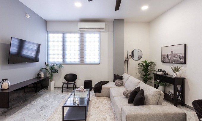 Old San Juan Apartamento | B&W | 2BR, Near Beach, WIFI, A/C in Old San Juan