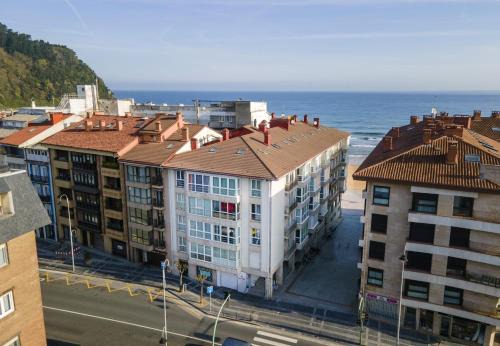 Zarautz Apartamento | Bañeru 1 Vivienda en el centro de Zarautz a 1 min de la playa by Egona