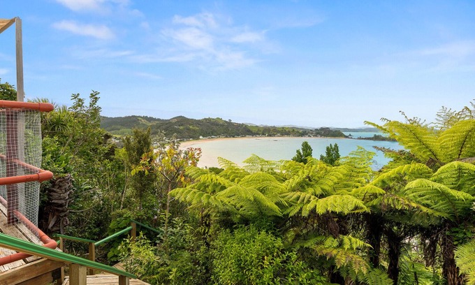 Oakura Casa | Bach and Relax - Oakura Holiday Home