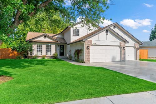 Meridian Casa | Backyard Bliss Bbq, Fire Pit, Patio, Sleeps 12