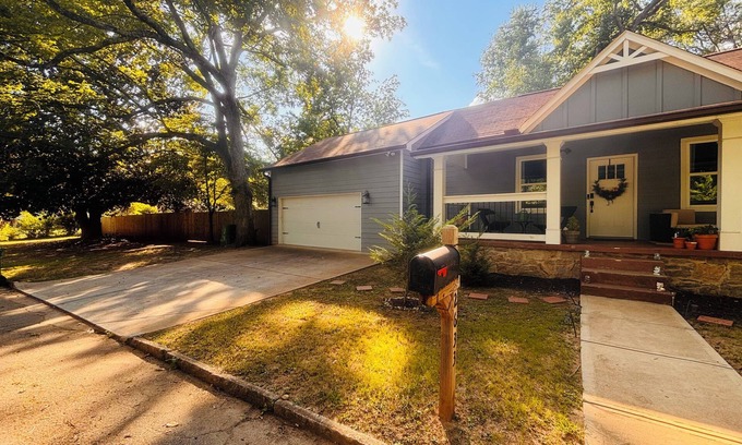 Lithonia Casa | Backyard Bliss Firepit Nights & Chill 8P 3B