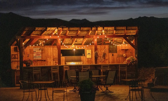Daniel Casa | Backyard Dream - 25 from Park City- Hot tub, Theater Room, Sleeps 16