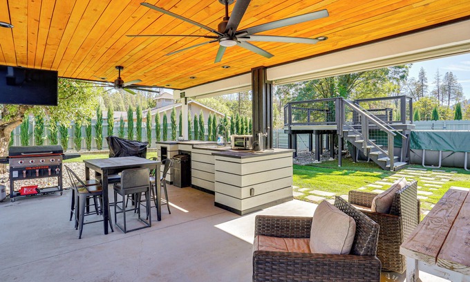 Weaverville Casa | Backyard Oasis w/Hot Tub & Views: Weaverville Gem