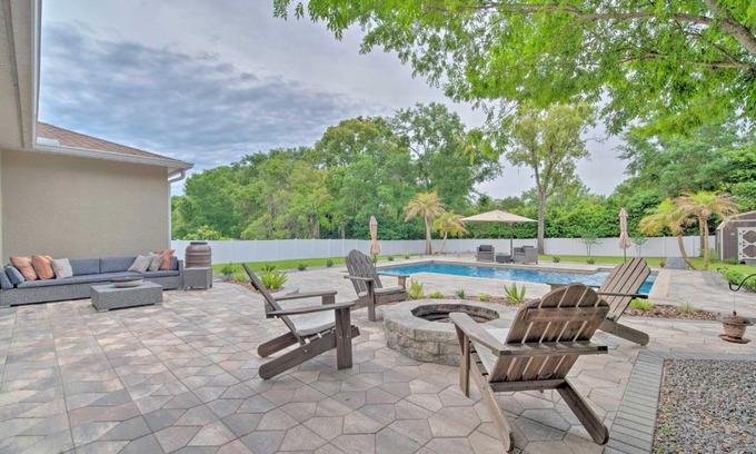 Crystal River Casa | Backyard Oasis with Pool Airy Crystal River Retreat