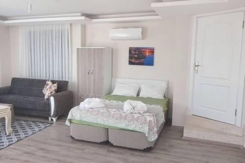 Seferihisar Apartamento | Bahçe Katı Stüdyo Daire 1 Deniz Manzaralı