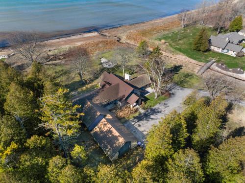 Baileys Harbor Casa | Baileys Harbor Lakefront Abode by Simple Life Rentals