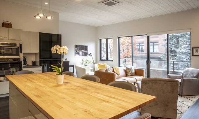 Nelson Condominio | Baker Street Central - Balcón con increíble vista a la calle