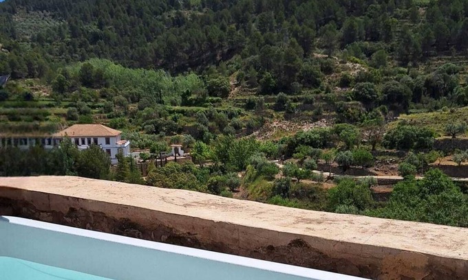 Alcoleja Casa | "Balcón de Aitana" : casa rural con gran terraza, jacuzzi y vistas a la montaña