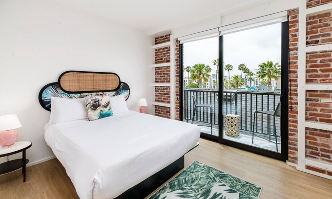 Townsite Hotel | The Brick | 304 | Oceanside Boutique Hotel