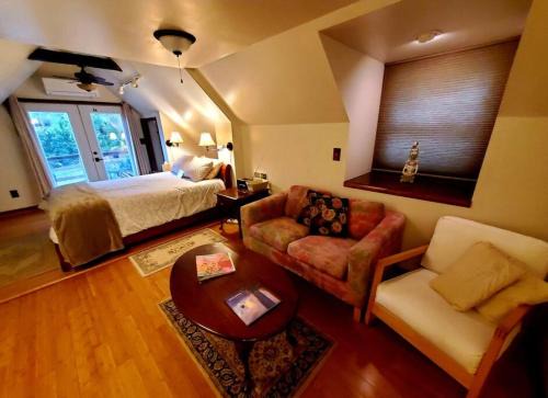 Stanardsville Apartamento | Balcony Suite at White Lotus Eco Spa Retreat