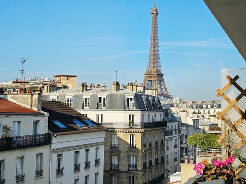 Grenelle Apartamento | Balcony view tour eiffel