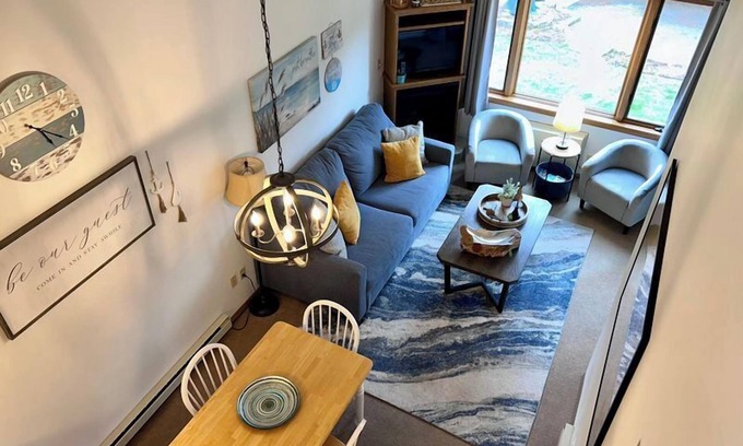 Ephraim Condominio | Balcony Views, Walk to Waterfront and popular shopping and restaurants