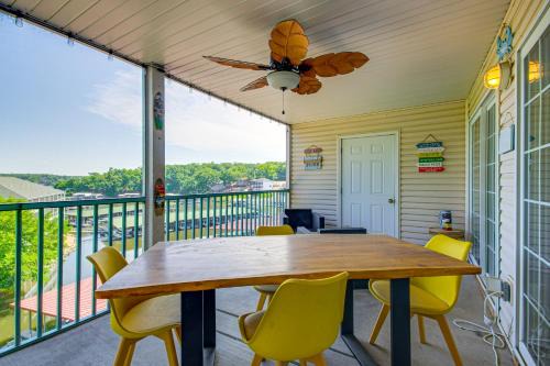 Osage Beach Apartamento | Balcony with Marina Views Lake Ozark Hideaway!