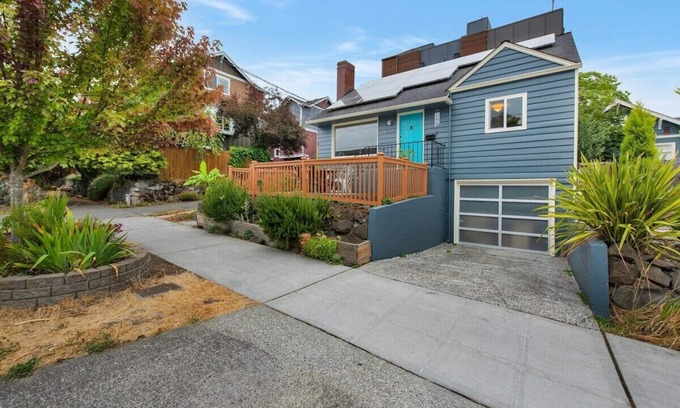 Old Ballard Casa | Ballard Birdhouse - 93 Walking Score/Garage/AC