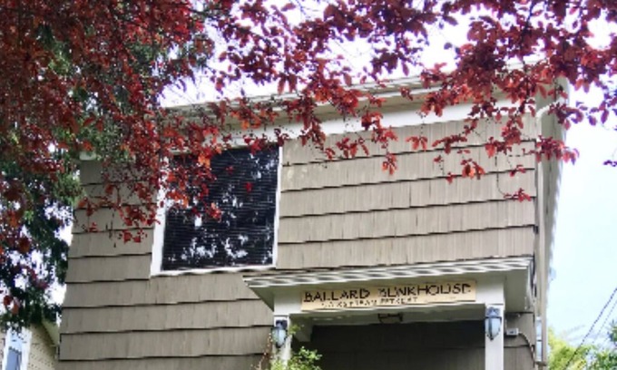 Ballard Casa | Ballard Bunkhouse 2 flats & Airstream trailer near ent. district. EV charger