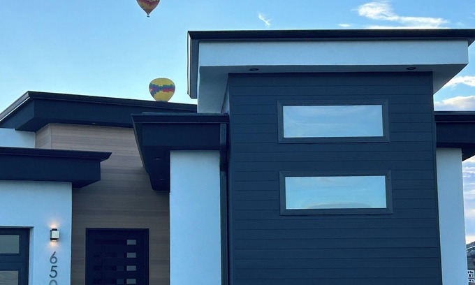 Westside Casa | Balloon Fiesta house in Albuquerque with roof deck, and beautiful views!
